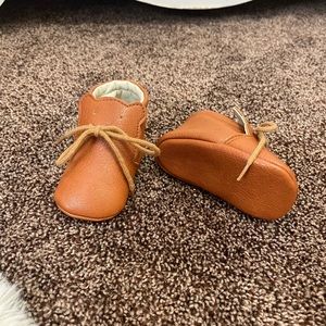 Baby bear leather toe-up booties